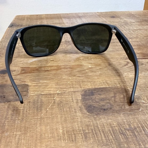 Ray-Ban Matte Black Sunglasses RB2132 New Wayfarer - Picture 9 of 9